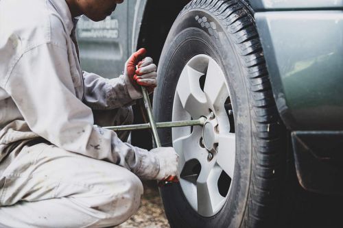 آموزش تعویض لاستیک خودرو
